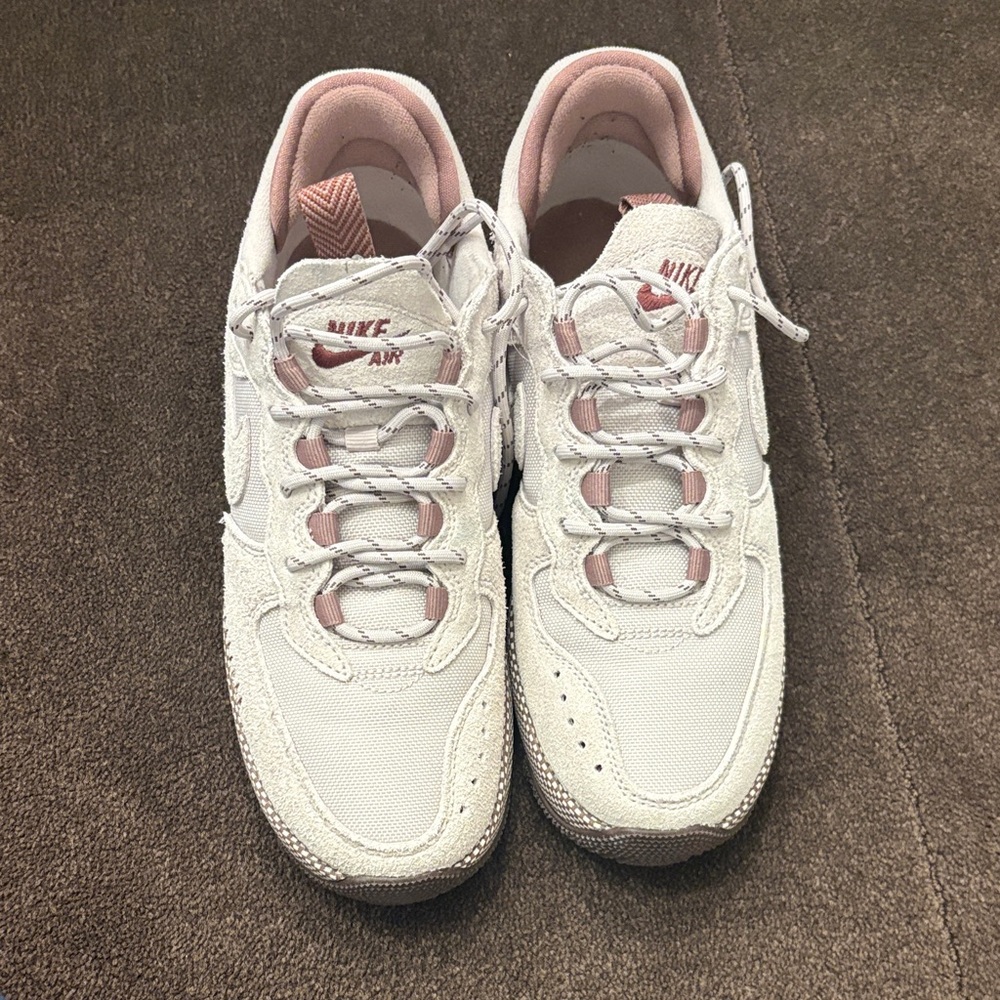 Nike air size 7 lavender sneakers